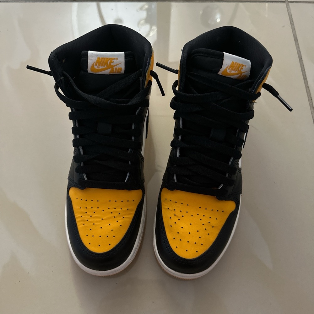 Air Jordan 1 Retro High OG Taxi Yellow Toe Leather Sneakers